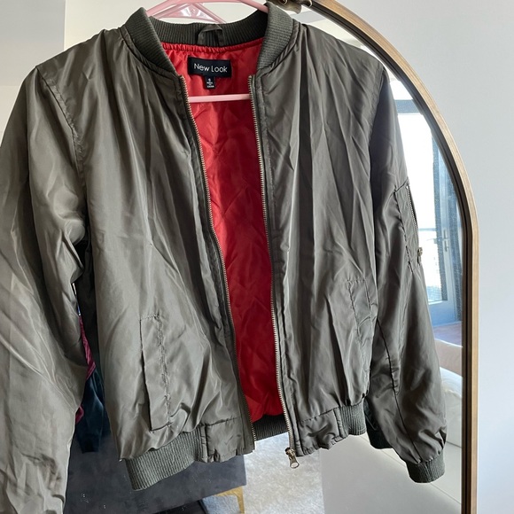 New look hunter green bomber jacket . Polyester. Orange interior . - Picture 2 of 5